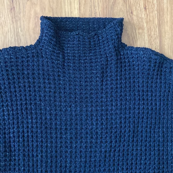 American Eagle mock turtleneck sweater in navy with flecks of white. - Picture 2 of 11